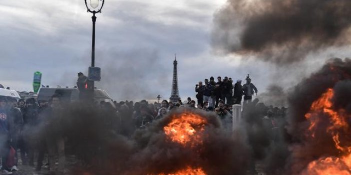 Fransa'da sokaklar karıştı: Emeklilik reformu protestolarında 120 gözaltı