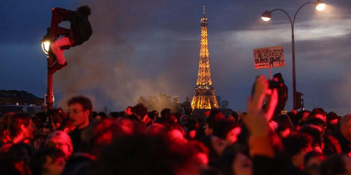 Fransa'da emeklilik reformu protestolarında 310 gözaltı