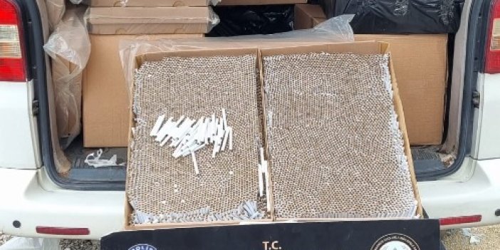 Afyonkarahisar'da 320 bin filtreli sigara kağıdıyla yakalanan 2 sürücü tutuklandı
