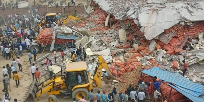 Hindistan'da deponun çatısının çökmesi sonucu 14 kişi öldü