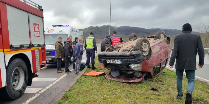 Sakarya’da kaza: Kadın sürücüsü sıkıştı