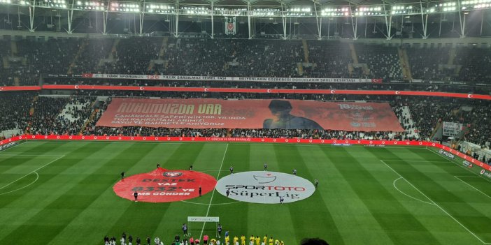 Beşiktaş taraftarından 18 Mart Çanakkale Zaferi'ne özel pankart
