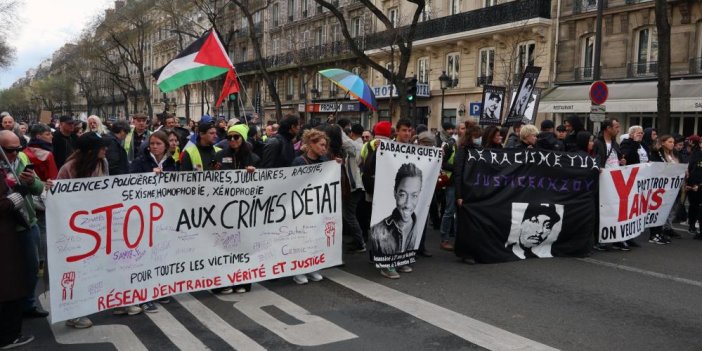 Paris'te gözaltı ölümleri eylemi. Fransız polisini protesto ettiler