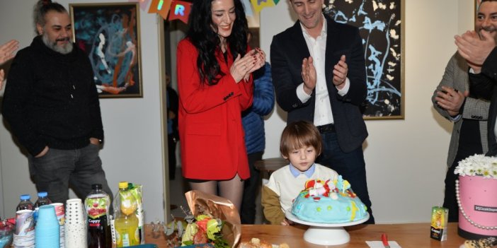 Bekir Aksoy’un 3 yaşındaki oğlu sergi açtı 