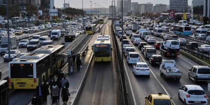 İstanbul'da trafik durma noktasına geldi. İki yakada yoğunluk artıyor