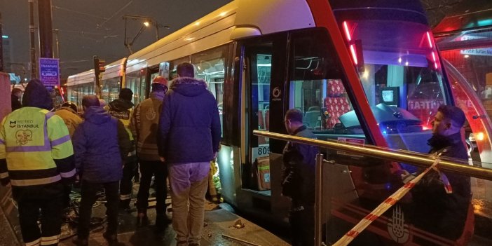 Cevizlibağ'da bir kişi tramvayın altına sıkıştı
