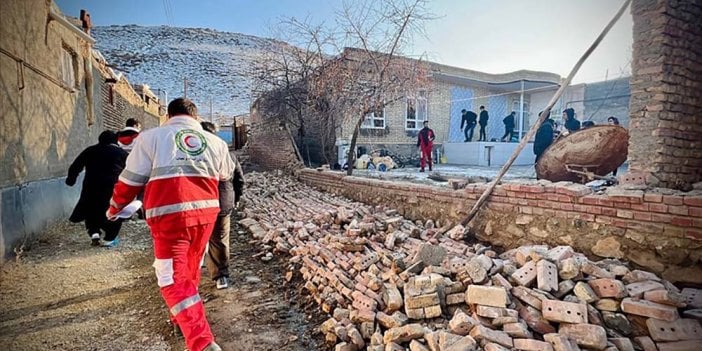 İran’daki depremde 82 kişi yaralandı