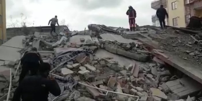 Malatya'da hasarlı bina çöktü: 1 kişi aranıyor