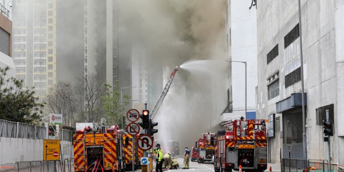 Hong Kong'ta depo yangını: 3 bin 600 kişi tahliye edildi   