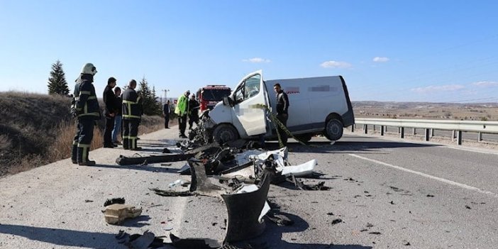 Kütahya'da minibüs ile süt tankeri çarptı: 1 ölü, 1 yaralı