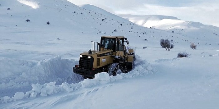 Bayburt’un yüksek kesimlerinde karla mücadele devam ediyor