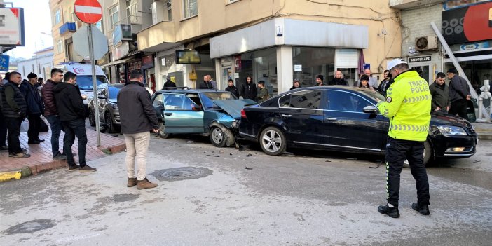 Sinop’ta 4 araç birbirine girdi: 1 yaralı