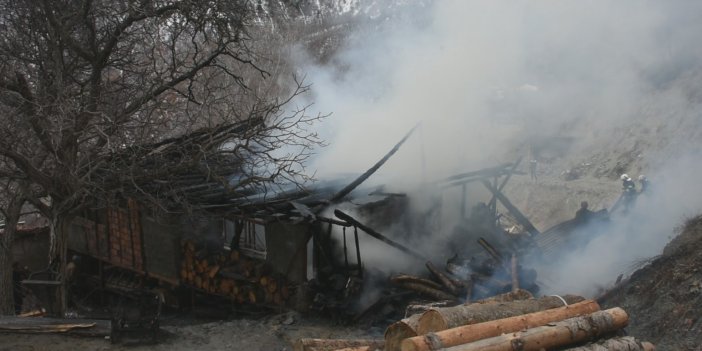 Tosya'da çıkan yangında bir ev kül oldu