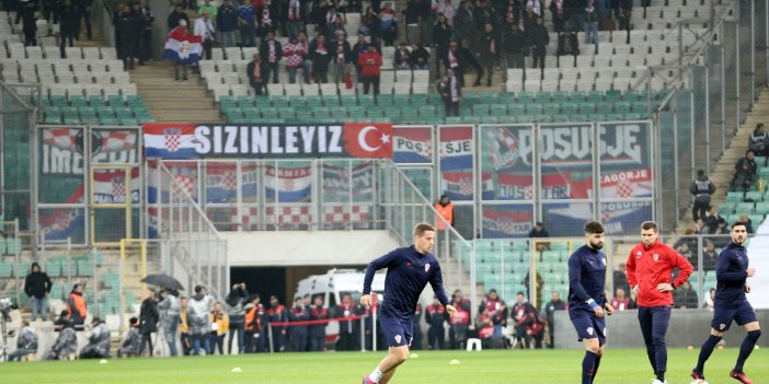 Bursa'da Hırvat taraftarlardan flaş pankart