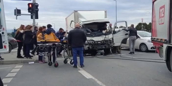 Bakırköy'de zincirleme trafik kazasında 6 kişi yaralandı