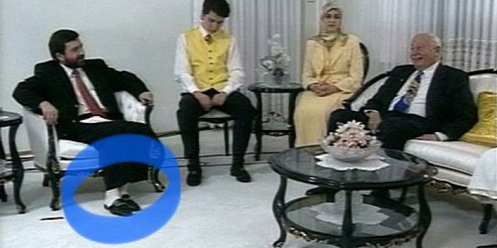 Zafer Arapkirli Ahmet Hakan’a ‘beyaz çoraplarını’ hatırlattı. TİP’ten milletvekili aday adayı olan İrfan Değirmenci'yi montu üzerinden hedef almıştı