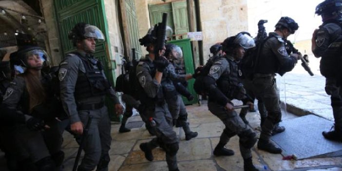 İsrail polisinden Mescid-i Aksa'ya baskın