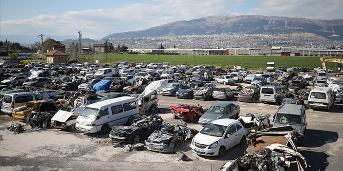 Depremde zarar gören 1396 araç otoparka çekildi
