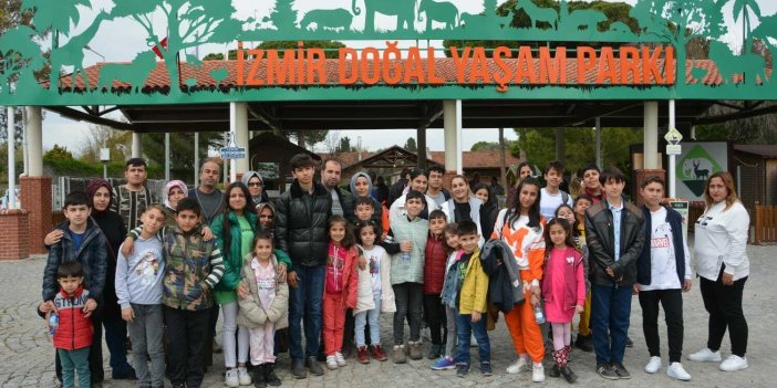 İzmir'de depremzede çocuklar güldü