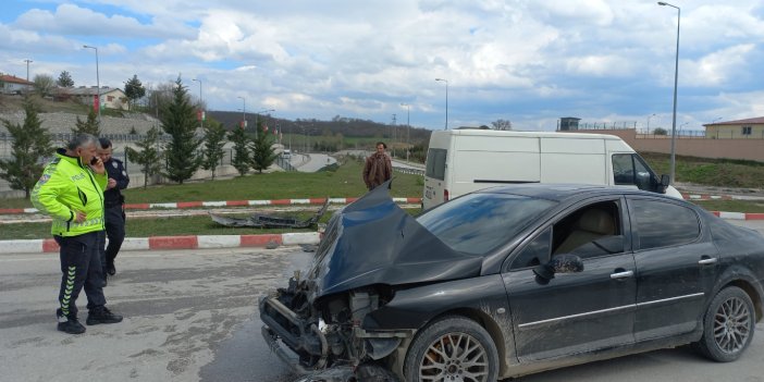 Samsun’da minibüs ile otomobil çarpıştı: 2 yaralı