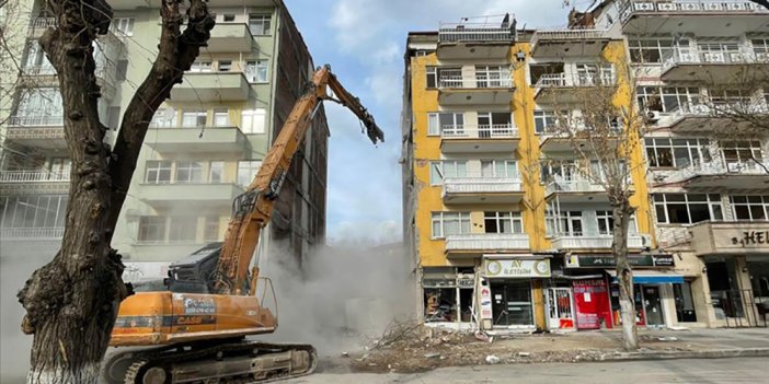 Malatya'da acil yıkılacak ve yıkık bina enkazının yüzde 70'i kaldırıldı