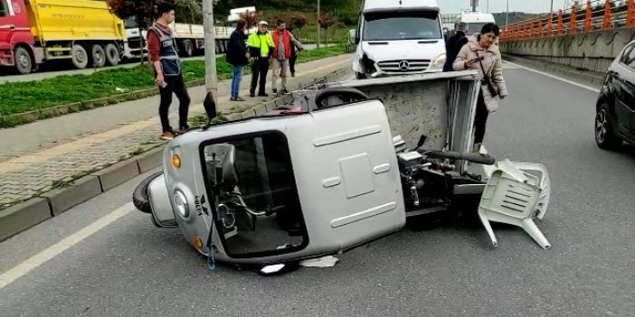 Servis aracının çarptığı moped yan yattı: 1 yaralı