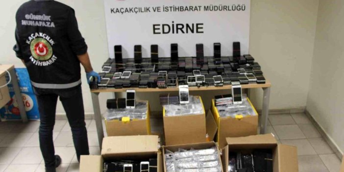 Kapıkule Gümrük Kapısı'nda 6 bin akıllı telefon ekranı ele geçirildi