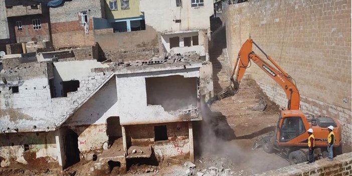 Şanlıurfa'da yıkım kararı alınan binalarda çalışmalar başladı
