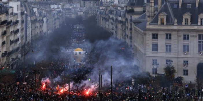 Fransa'da kriz bitmiyor. Büyük grev yarın