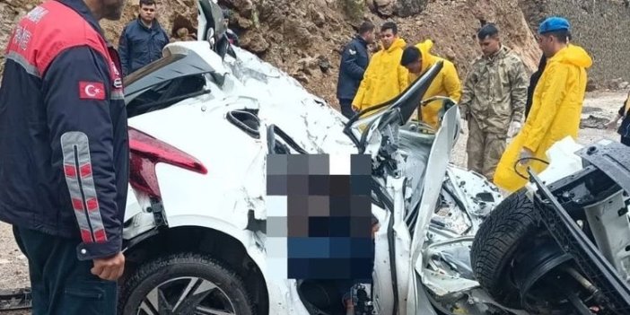 Otomobilin üzerine kaya düştü 4 öğretmen hayatını kaybetti. Adana'da heyelan faciası