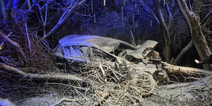 Bayburt'ta otomobil devrildi: 3 kişi hayatını kaybetti