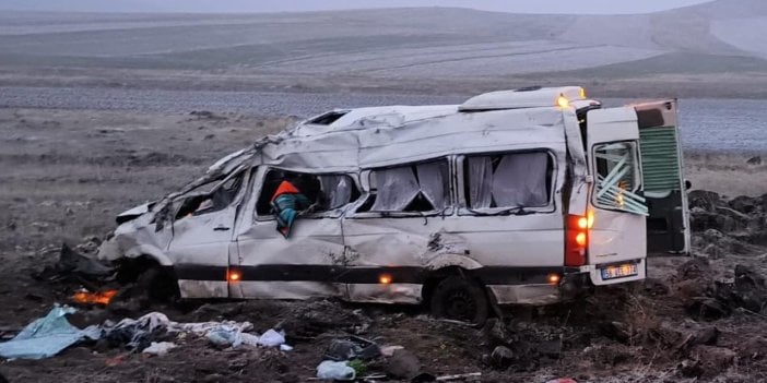 Kayseri'de minibüs şarampole devrildi: 2 ölü, 10 yaralı