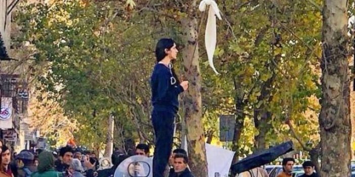 İran başı açık kadınları tespit etmek ve cezalandırmak için halka açık yerlere kameralar yerleştiriyor