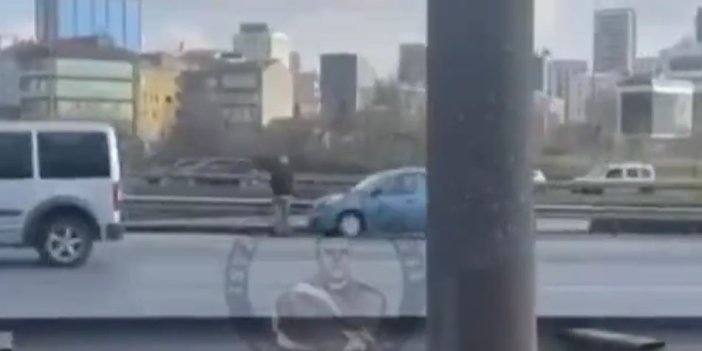 İstanbul'da aracını sağa çekti akan trafiğe rağmen namaz kıldı