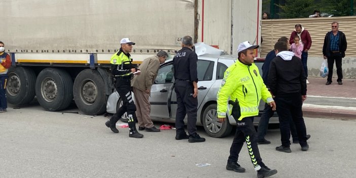 Konya’da otomobil park halindeki tıra çarptı: 1 ölü, 3 yaralı
