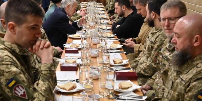 Zelenskiy, Ukrayna ordusundaki Müslüman askerlerle iftar yaptı