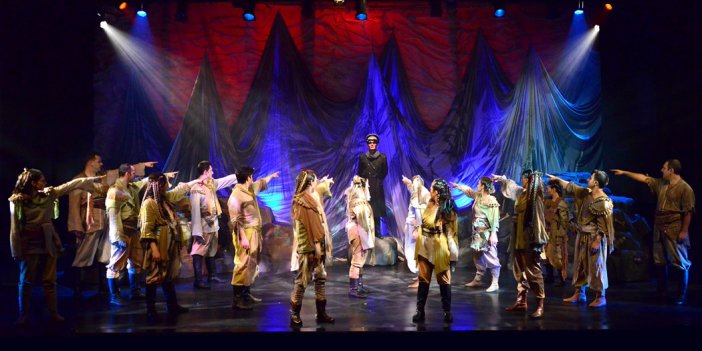 Erzurum Devlet Tiyatrosu 'Ana-dolu' ile ayakta alkışlandı