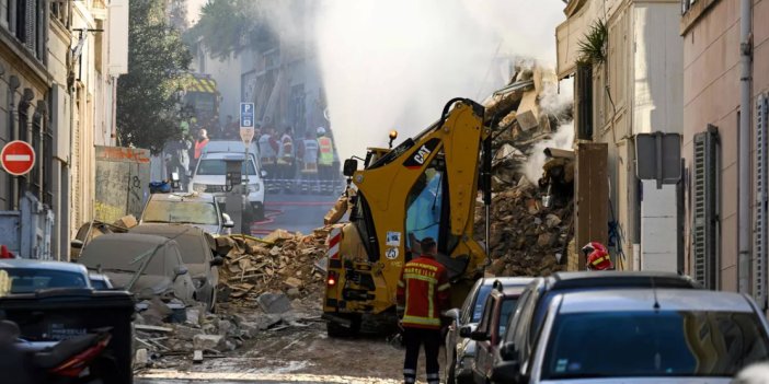 Fransa'da 2 bina çöktü: En az 10 kişi enkaz altında kaldı