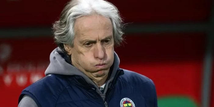 Jorge Jesus 8 futbolcuyu uyardı