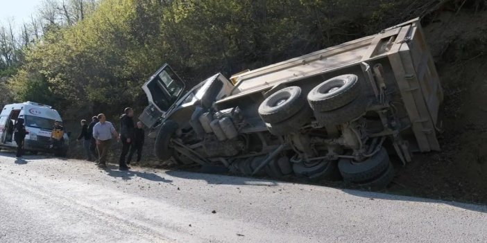 Kastamonu'da hafriyat kamyonu yan yattı: 1 yaralı