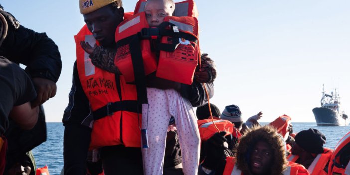 İtalya’nın Lampedusa adasına son 24 saatte bin göçmen geldi