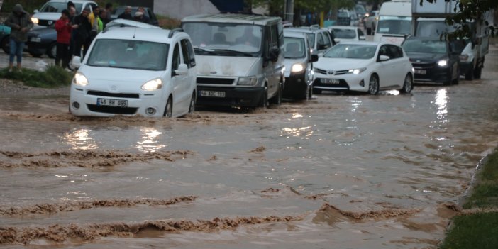 Kahramanmaraş'ta dolu ve yağış hayatı etkiledi