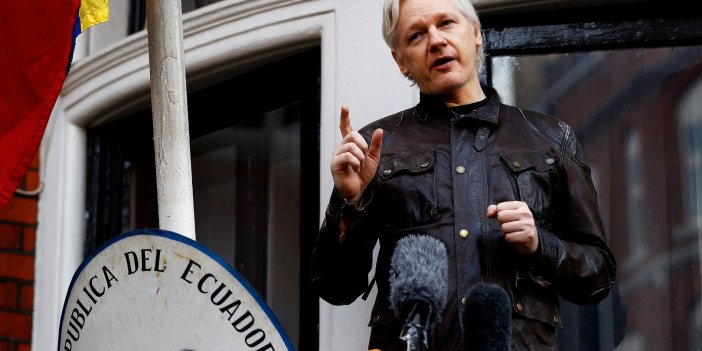 İngiliz siyasiler WikiLeaks'in kurucusu için harekete geçti