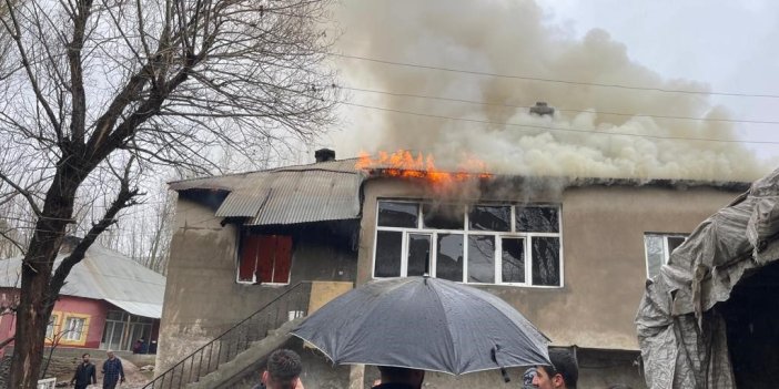 Yüksekova'da ev yangınında 4 çocuk zehirlendi 