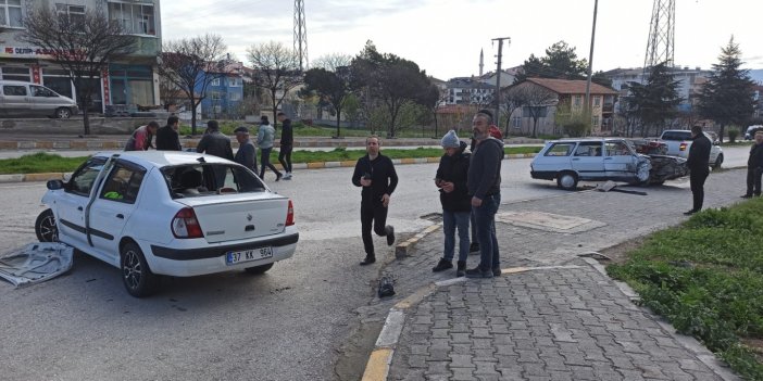 Kastamonu’da iki otomobil çarpıştı: 2 kişi yaralandı