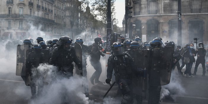 Fransa'da gösterilerde polisle protestocular arasında arbede çıktı