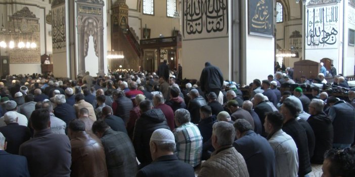 Ramazan’ın son Cuma namazı Bursa Ulu Cami de kılındı
