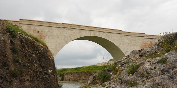 Kızılin Köprüsü depremlerde ayakta kaldı