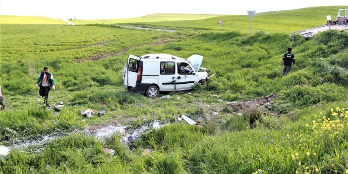 Diyarbakır'da hafif ticari araç şarampole yuvarlandı: 4 yaralı
