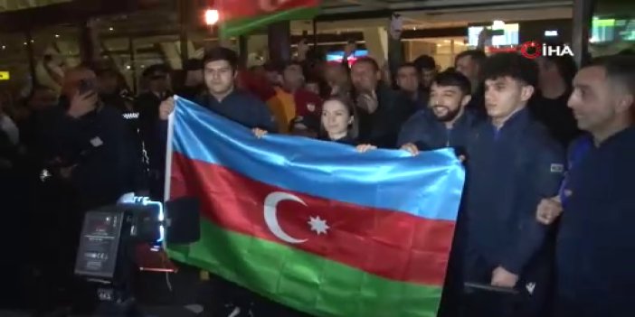 Ermenistan'daki Avrupa Halter Şampiyonası'nda Azerbaycan bayrağını yaktılar sporcular Bakü’ye döndü